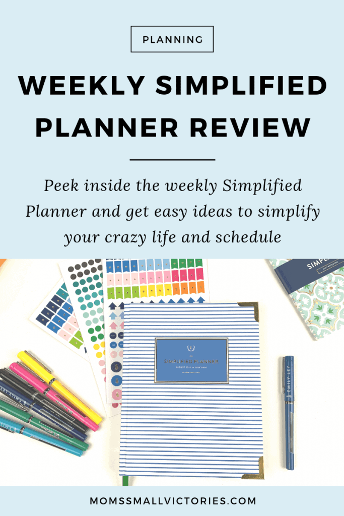 Detailed review of Emily Ley's Weekly Simplified Planner. Peek inside the weekly Simplified planner and get easy ideas to start simplifying your crazy life and schedule now so you can have your best year yet. #simplifiedplanner #emilyley #planners #gettingthingsdone